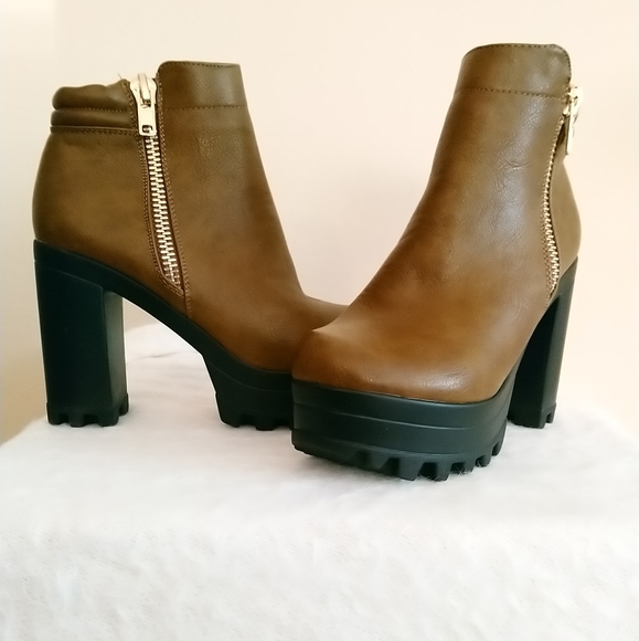 Boots - Picture 3 of 3